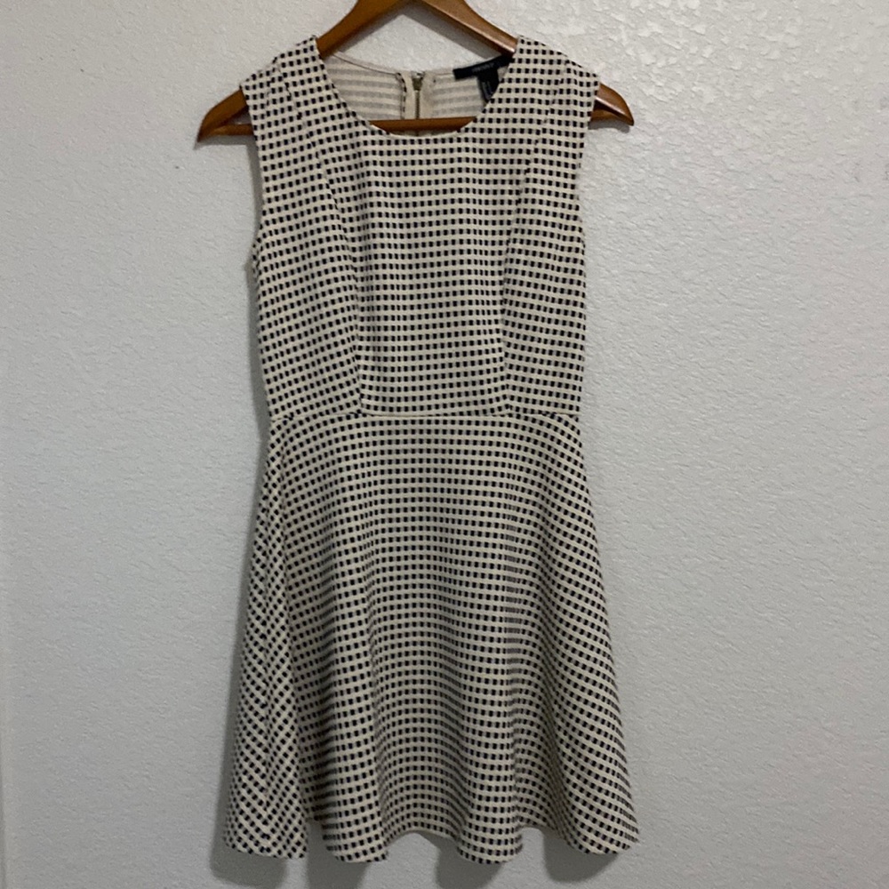 Forever 21 Cream/Navy Sleeveless Dress Size Small